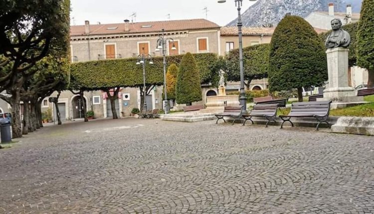 Bagnoli-Irpino-Piazza-Di Capua-marzo-2020-2