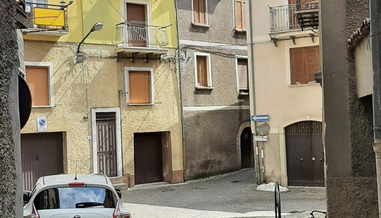 Bagnoli-Irpino-vicoli-del-centro-storico-2022-6