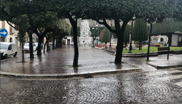 Bagnoli-Piazza-DiCapua-pioggia-dic-2020