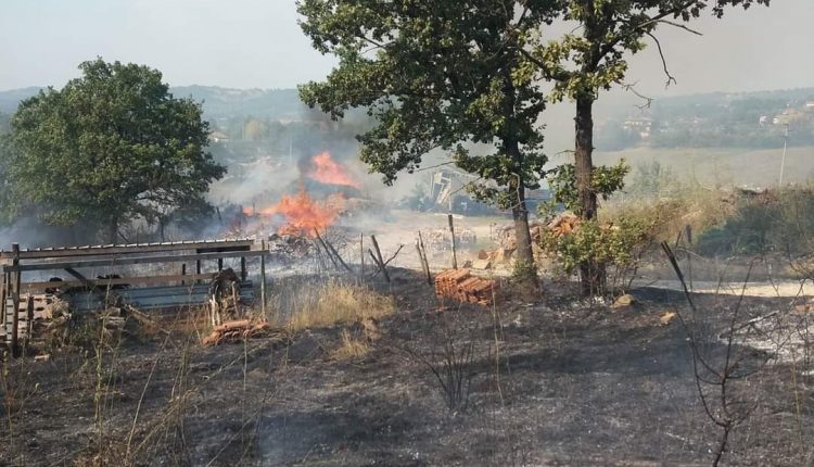 Incendio-a-San-Lorenzo-Bagnoli-15.8.2021