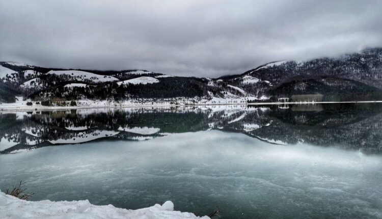 Lago-Laceno-ghiaccio-e-neve-2021