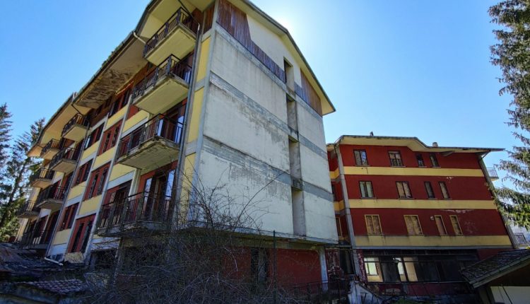 Urbex-Campania-hotel-abbandonati-lalbergo-sul-lago-23